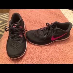 Nike sneakers, lace up
